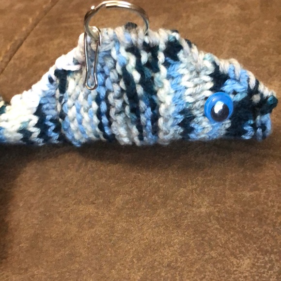 Sold -🆕 Handmade Knitted Fish Backpack Buddy 🆕 - Picture 6 of 8
